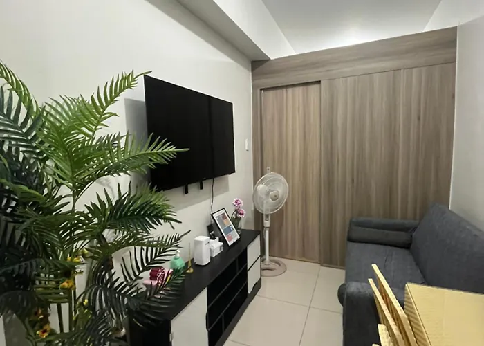 Apartment 2br Family With Balcony With Wifi And Netflix, Behind Sm Sucat